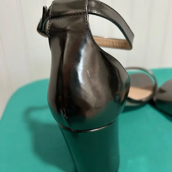 Manolo Blahnik Ankle-Strap Open-Toe Heels SZ: 40 - Picture 6 of 9